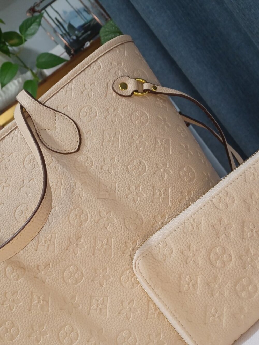 MilaKate Stylish Neutral Everyday Tote Bag + Wallet. 8096BGS - Picture 7 of 10
